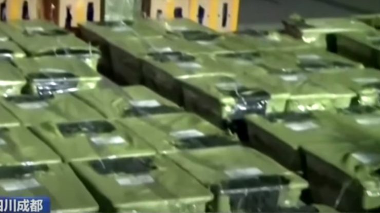 Indignare în China după ce au apărut mai multe „cutii misterioase” cu căței și pisici. Lăzile cu animale, vândute la un preț special clienților