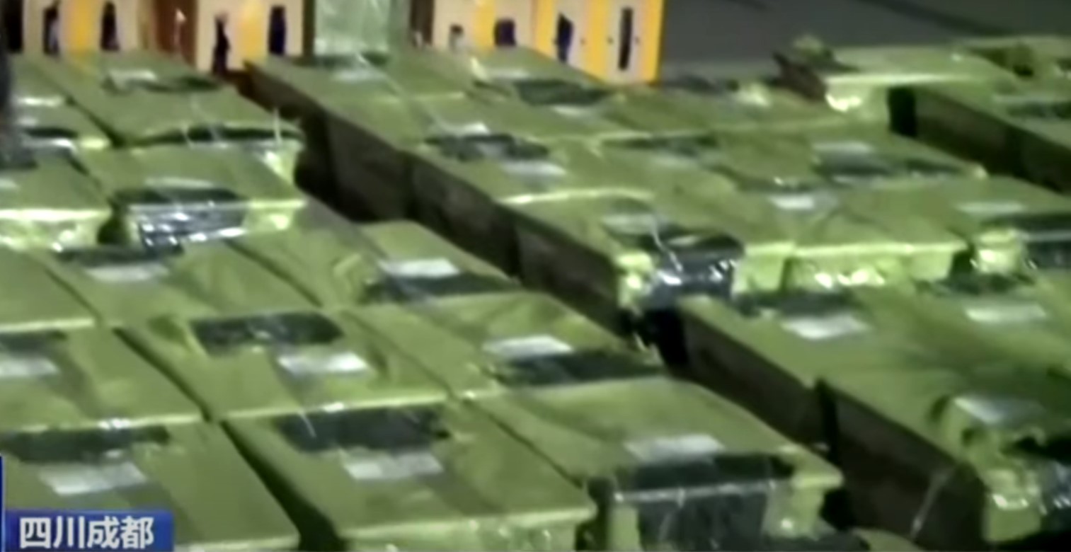 Indignare în China după ce au apărut mai multe „cutii misterioase” cu căței și pisici. Lăzile cu animale, vândute la un preț special clienților