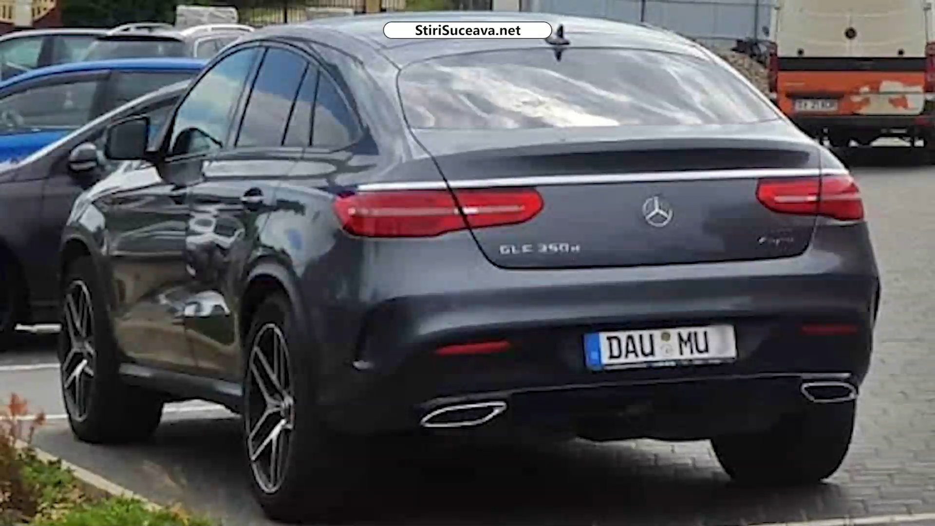 Un şofer român cu o plăcuţă de înmatriculare obscenă a rămas fără permis. A primit şi o amendă de 6.000 de lei