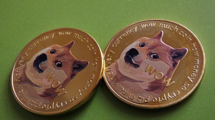 Un bancher de top a renunțat la carieră după ce a făcut bani prin Dogecoin