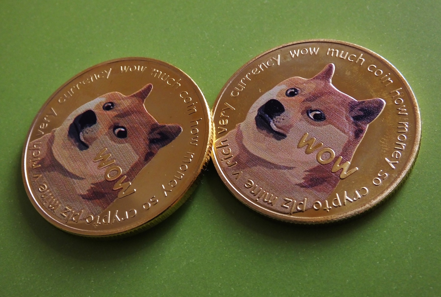 Un bancher de top a renunțat la carieră după ce a făcut bani prin Dogecoin