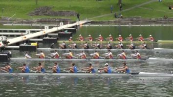 Mai multe echipe de canotaj se întrec