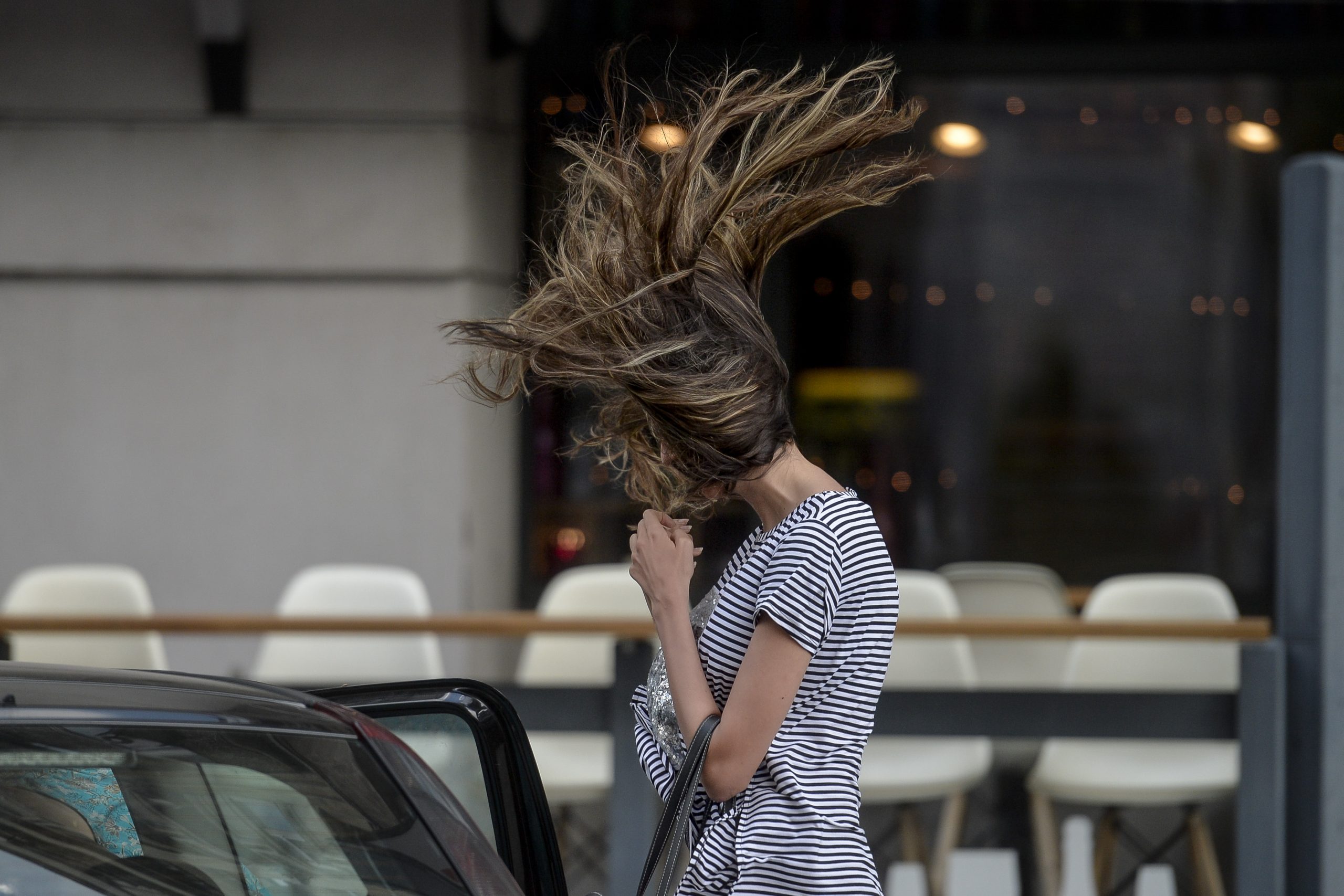 ANM a emis o avertizare Cod galben de vânt puternic pentru 15 judeţe. Până când e valabilă