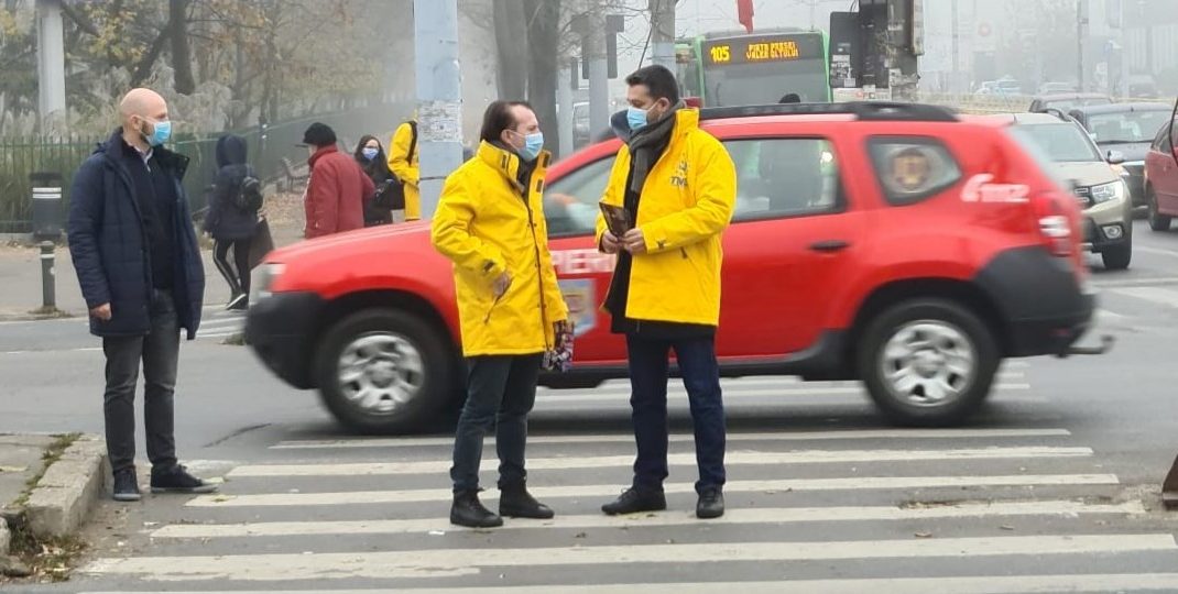 Florin Cîțu și Ciprian Ciucu la o acțiune de campanie din 2020. Foto: Facebook