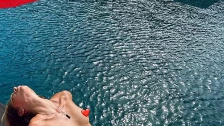 FOTO. Două femei au fost reținute pentru că au pozat goale pe un iaht