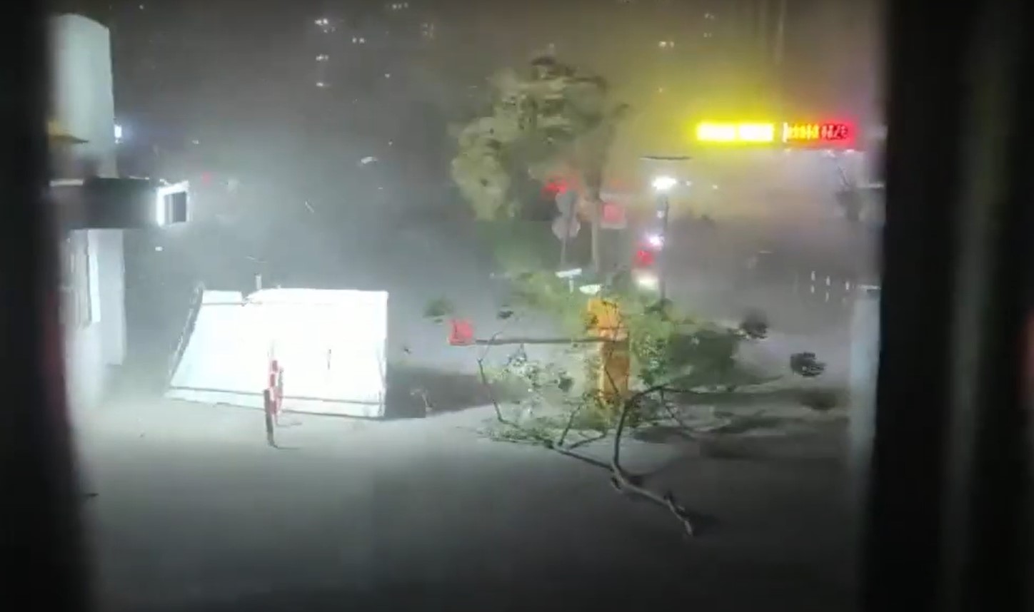 Peste 13.000 de persoane au fost afectate de o furtună teribilă în China. Alte 11 au murit zdrobite în mașini. VIDEO