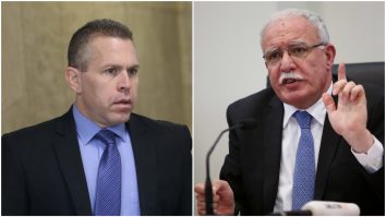 Gilad Erdan și Riyad al-Malki se privesc încruntați.