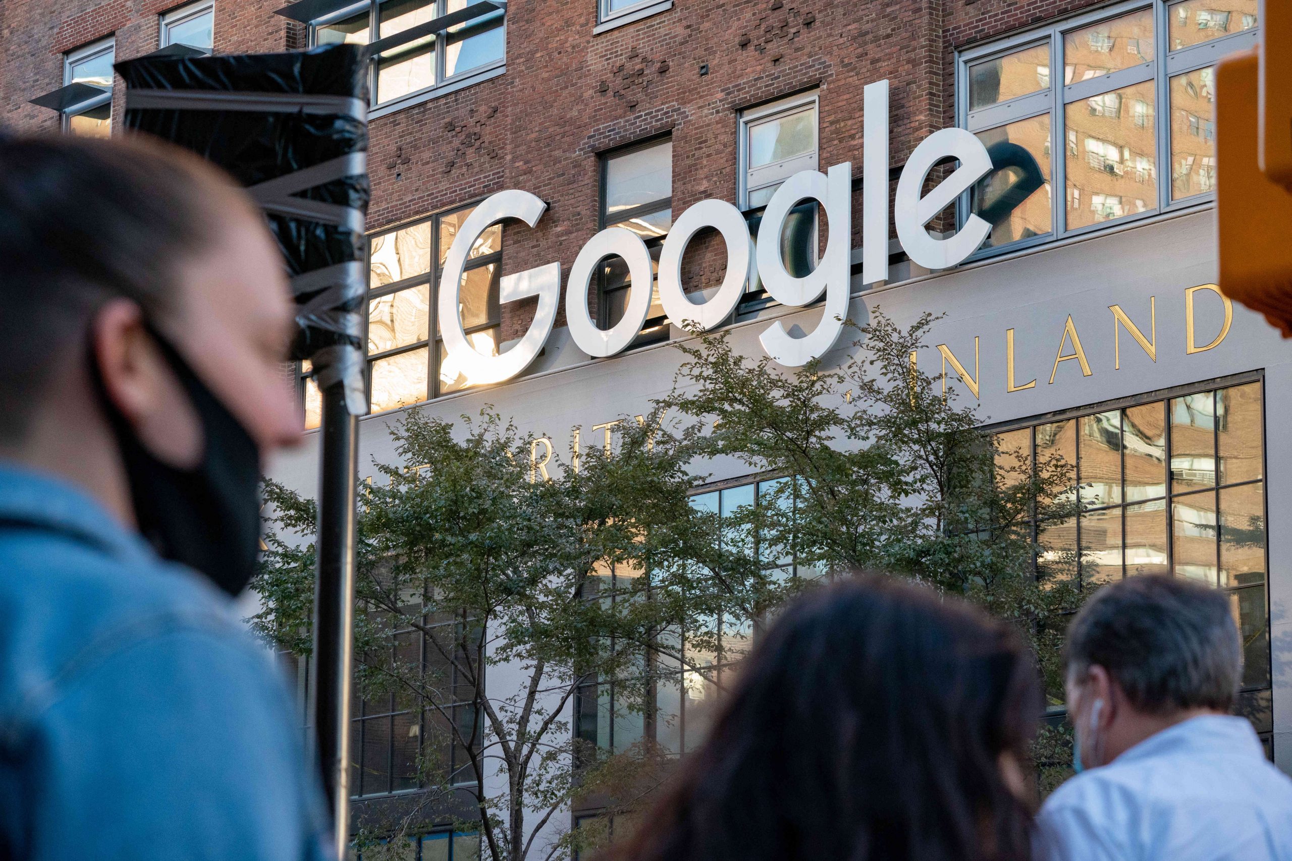 Google economisește 1 miliard de dolari pe an pentru că angajații lucrează de acasă