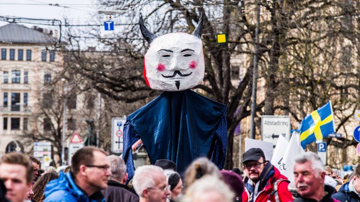 Milioane de americani, adepți ai QAnon, cred că SUA sunt controlate de un grup de pedofili