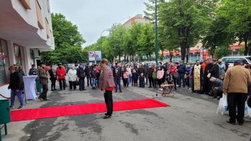 Oficiu poștal inaugurat cu pâine, sare, sobor de preoți și covor roșu. Reacția directorului Poștei Române