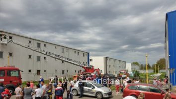 Incendiu puternic la locuințele sociale din Constanţa. Trei persoane au ajuns la spital