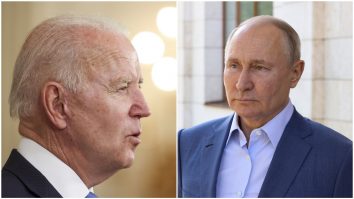 Joe Biden și Vladimir Putin se privesc încruntați
