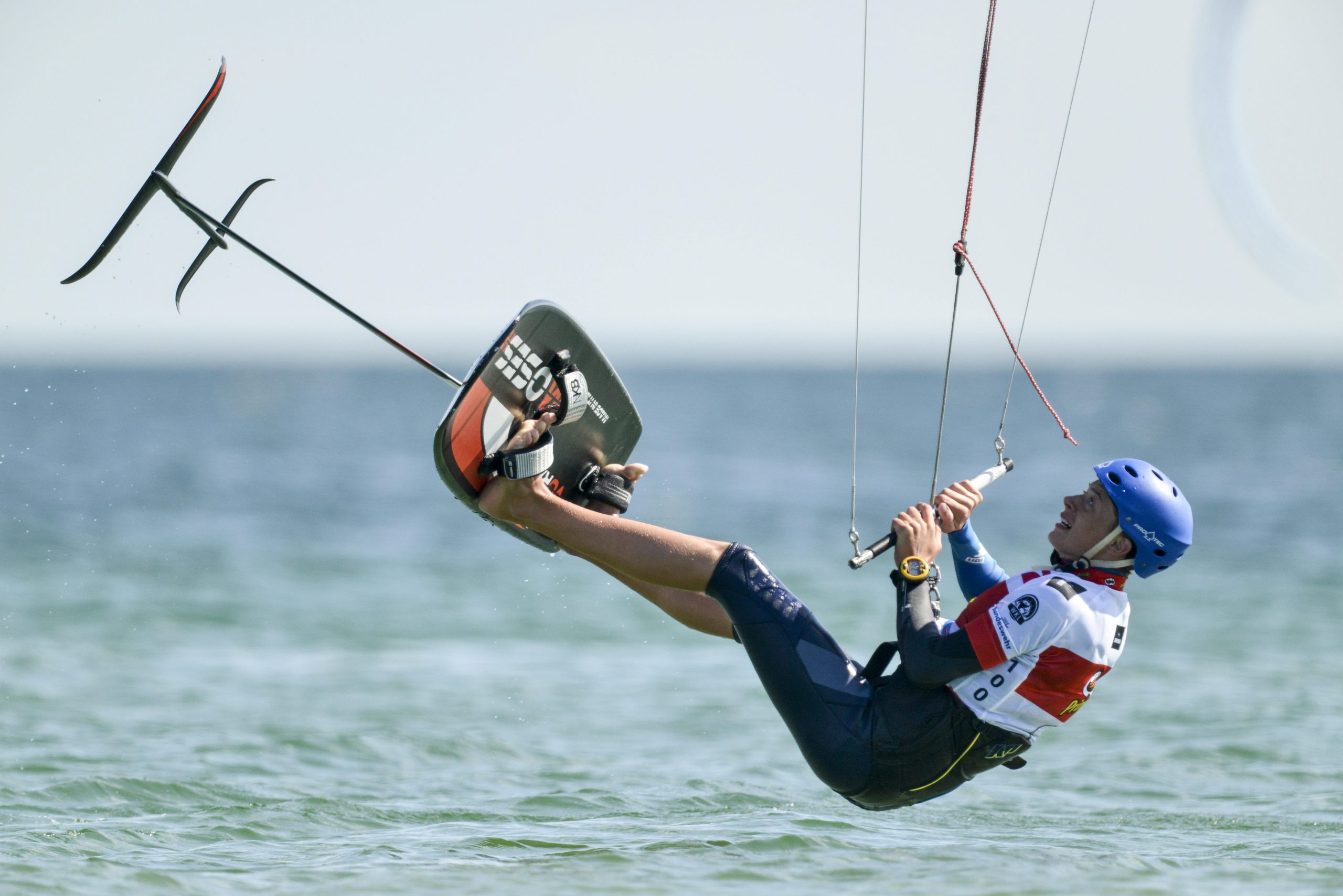 Un bărbat care făcea kitesurfing la Neptun a murit după ce a căzut în apă