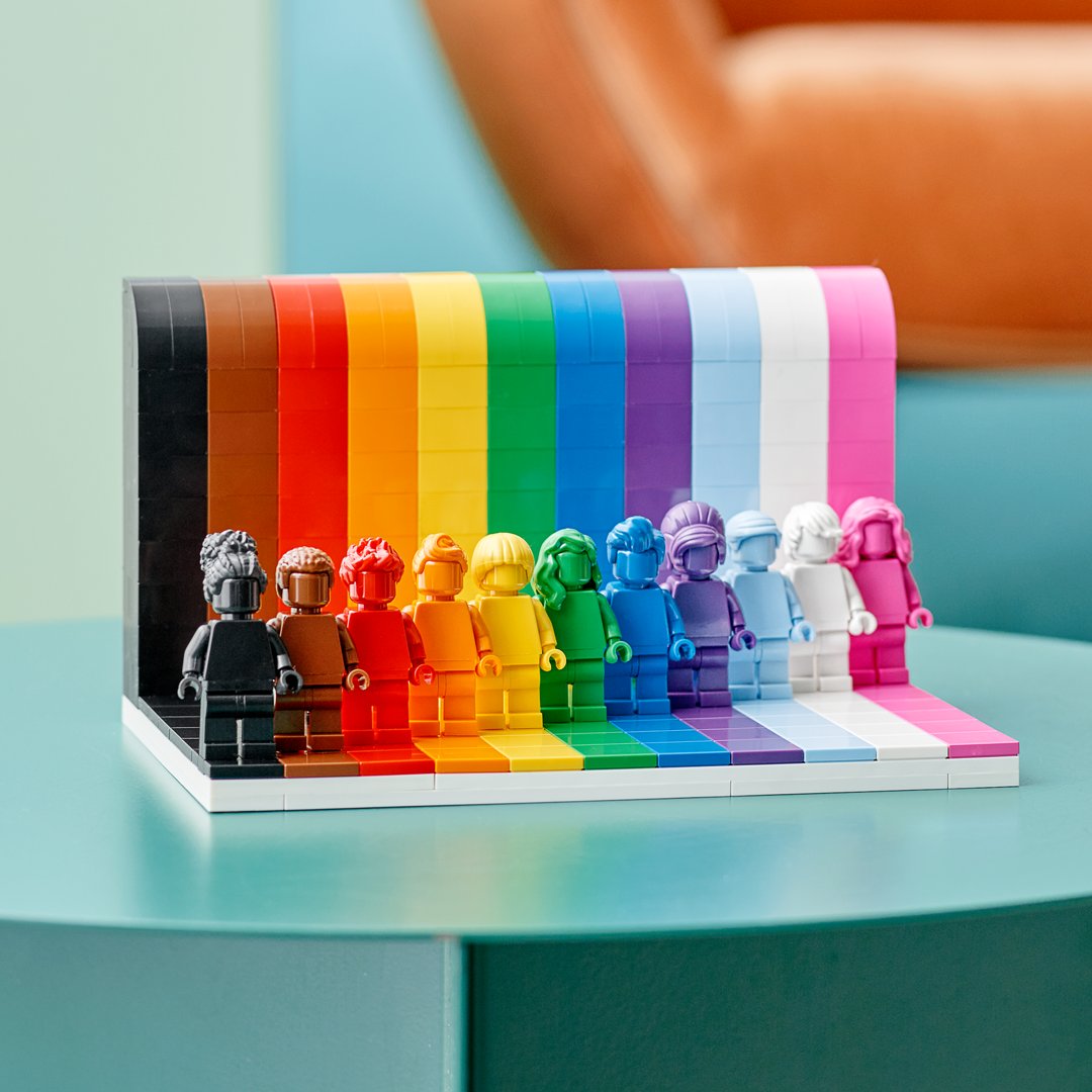 Lego a lansat un set de jucării LGBTQ+. Produsul se numește „Everyone Is Awesome”