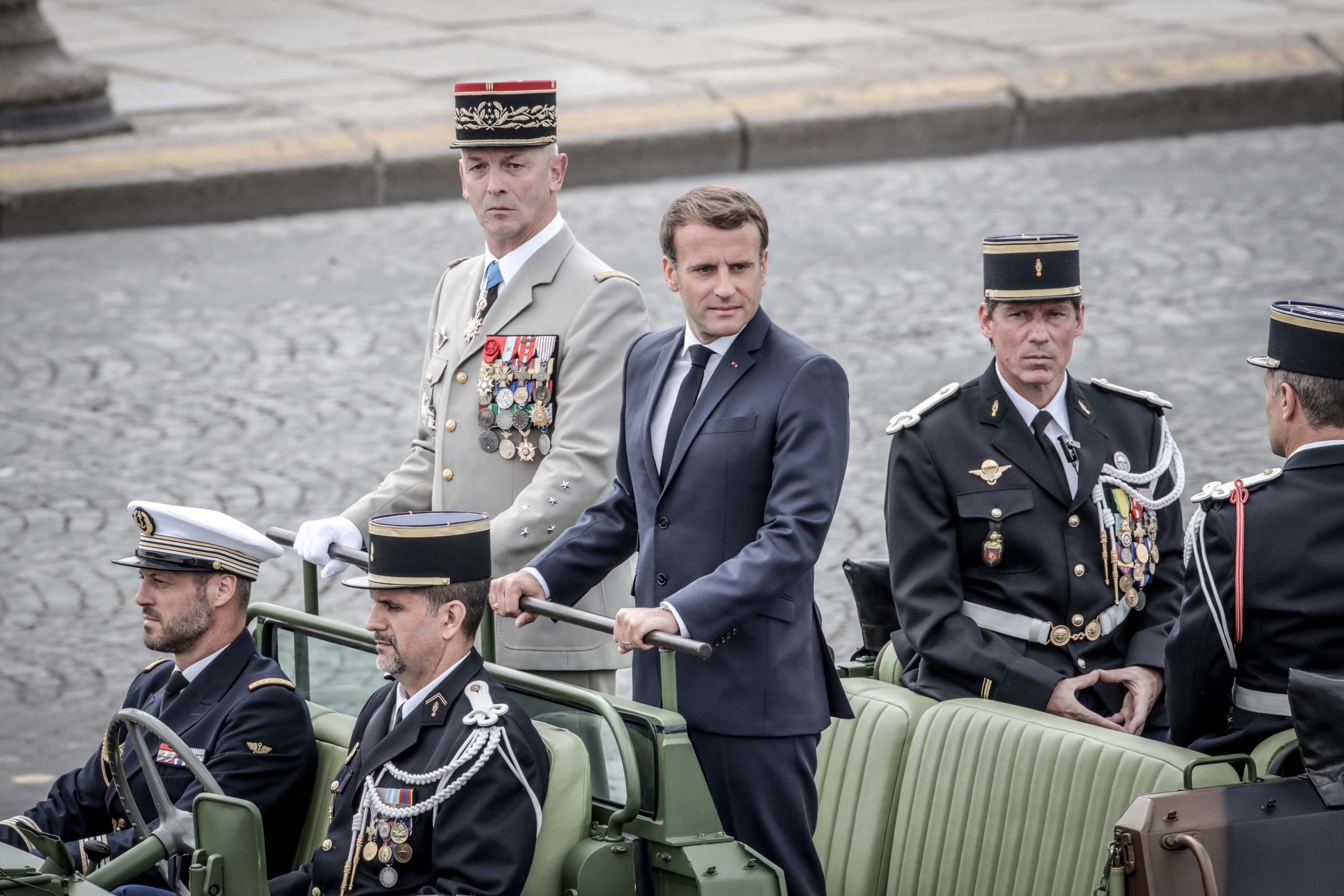 Încă o scrisoare controversată, semnată de militari și susținută de peste 75.000 de oameni: „Războiul civil se pregătește în Franța”