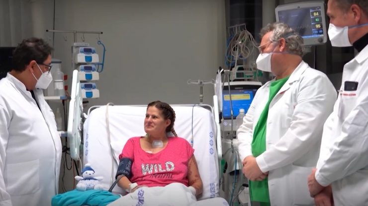 O femeie a aflat că a devenit mamă după ce s-a trezit din coma indusă