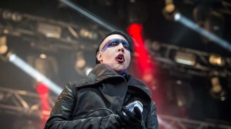 Mandat de arestare pe numele lui Marilyn Manson. Artistul este acuzat de agresiune