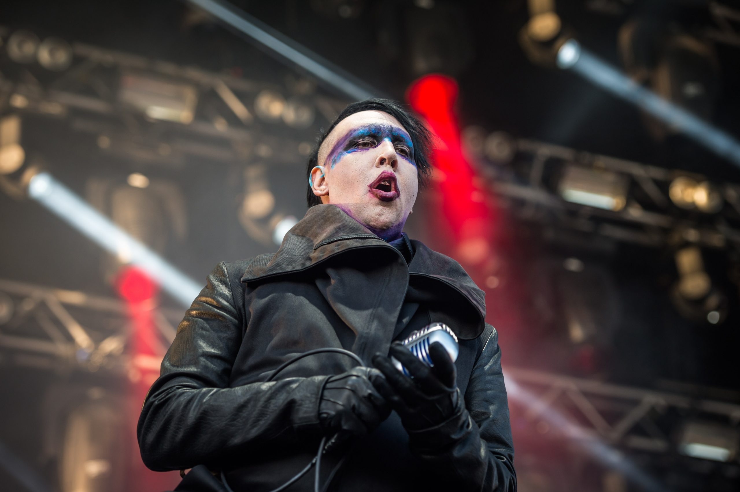 Mandat de arestare pe numele lui Marilyn Manson. Artistul este acuzat de agresiune