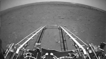 Primele imagini surprinse pe Marte de roverul chinez Zhurong. FOTO