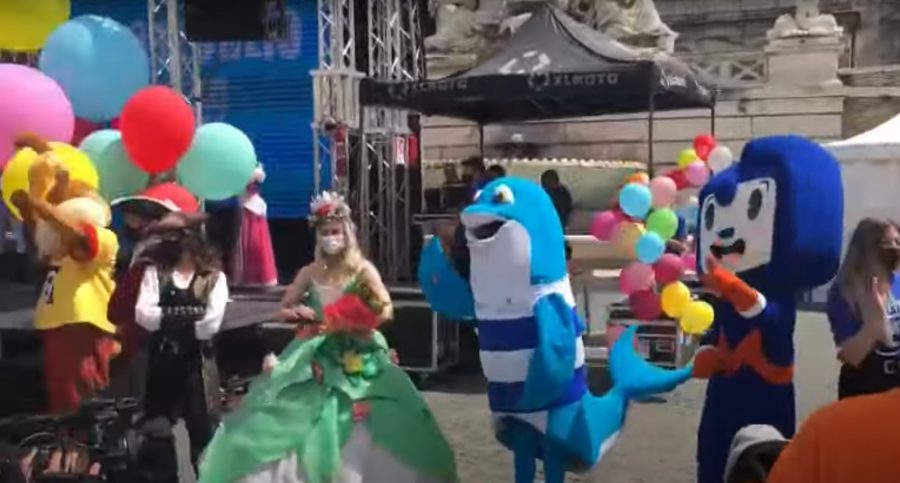 Protest la Roma. Muncitorii îmbrăcați în mascote cer redeschiderea parcurilor de distracții