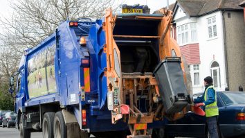 Sfârșit tragic pentru un băiat de 13 ani. A fost zdrobit de un camion în timp ce dormea într-un coș de gunoi