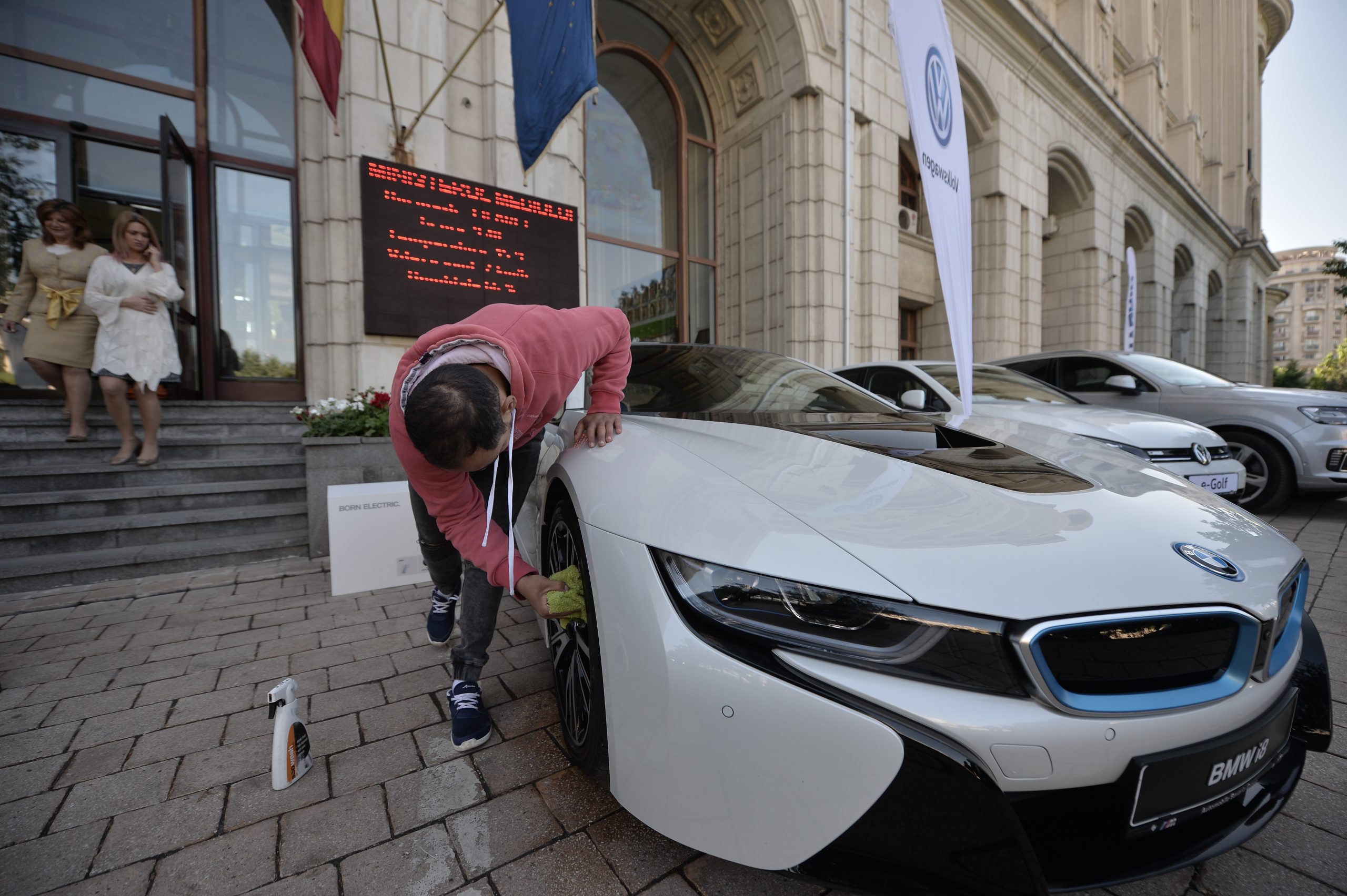 Maşinile eco încep să prindă teren în România. Vânzările Dacia au scăzut în 2021