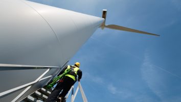 Un tânăr a decedat după ce a fost prins în motorul unei eoliene, în județul Constanța