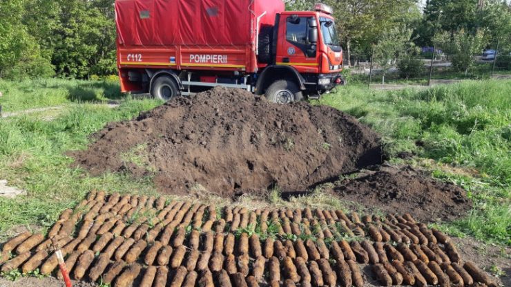 FOTO. Muniție de război descoperită din întâmplare într-un sat din județul Iași