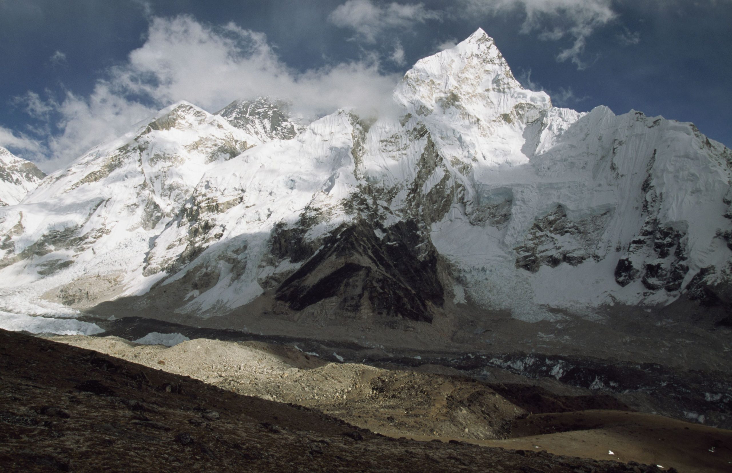 Alpiniști români, îngropați de o avalanșă pe Himalaya. Încercau să realizeze o premieră mondială