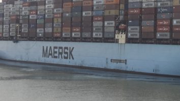 Tot mai multe containere, cu marfă de milioane de dolari, ajung în mare. Care este motivul