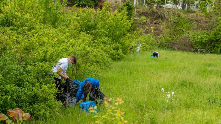 (P) Mișcarea „O Românie Curată Începe de Acasă” se extinde la nivel național. 700 de kilograme de deșeuri colectate de 160 de voluntari în 6 locații din toată România
