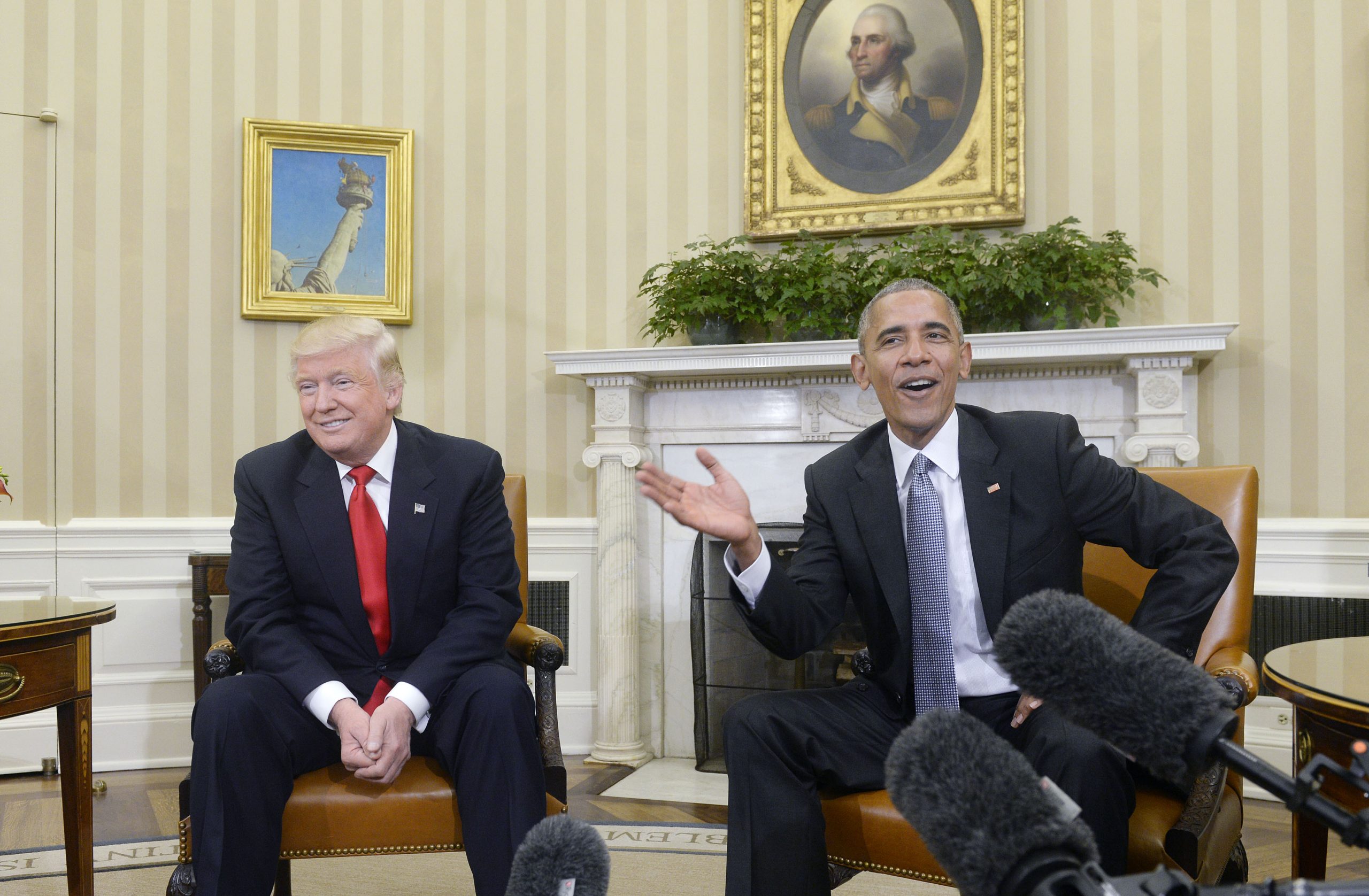 Barack Obama l-a numit pe Trump „un nenorocit corupt, un lunatic, porc rasist, sexist și un nebun de legat”