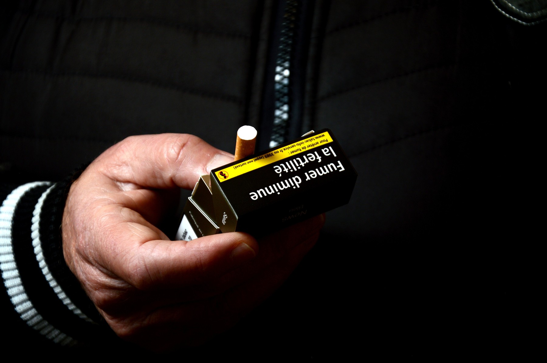 Contrabanda cu ţigări a ajuns la un minim istoric în România. În Franţa a crescut fără precedent