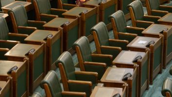 Parlamentul României gol.