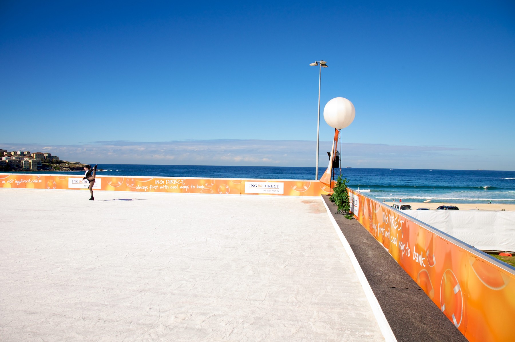 S-a deschis primul patinoar pe plajă din Europa, chiar la noi în țară