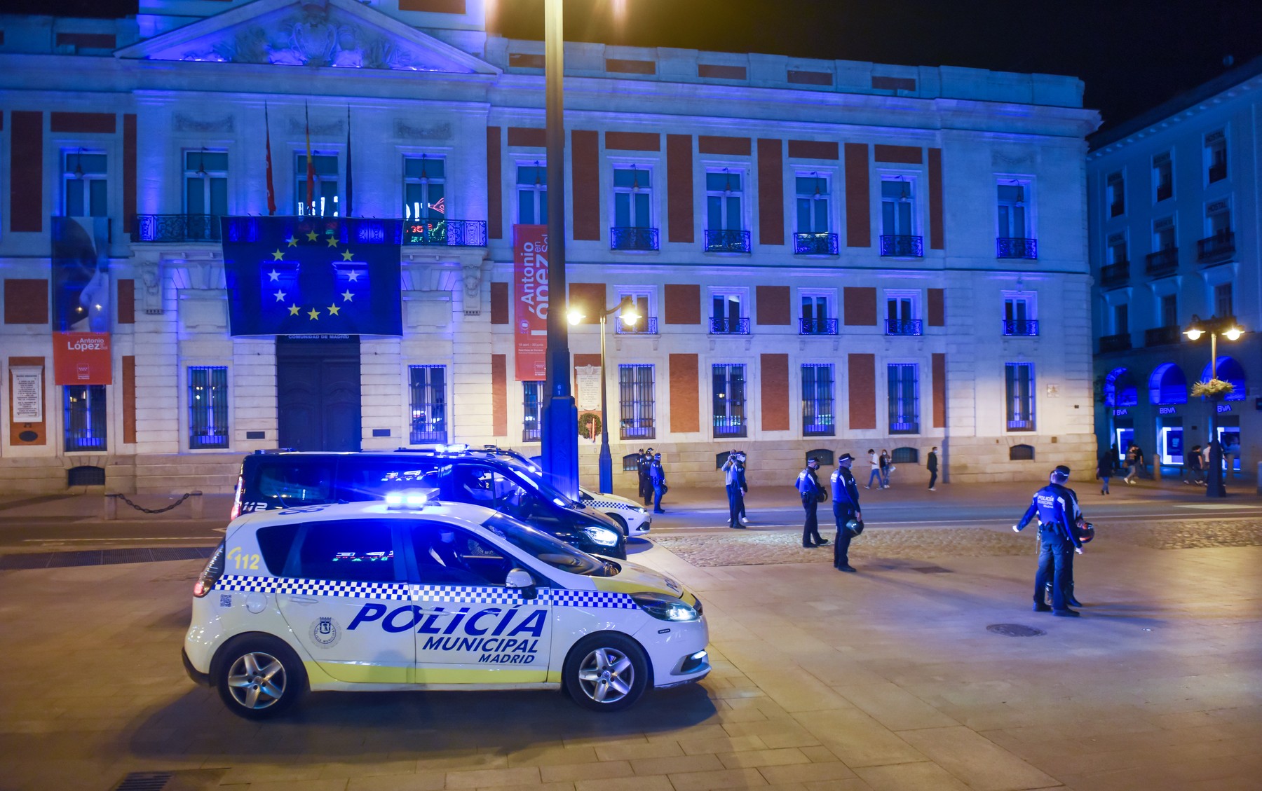 Spaniolii au sărbătorit ieșirea din starea de urgență cu petreceri. Poliţia din Madrid a intervenit
