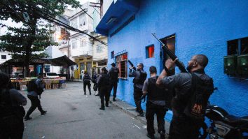 Operațiune a poliției braziliene împotriva traficanților de droguri în Jacarezinho, Rio de Janeiro, în data de 6 mai 2021.