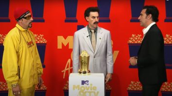 Borat, Ali G și Bruno au făcut senzație pe scenă, la decernarea premiului pentru Geniul Comediei. VIDEO