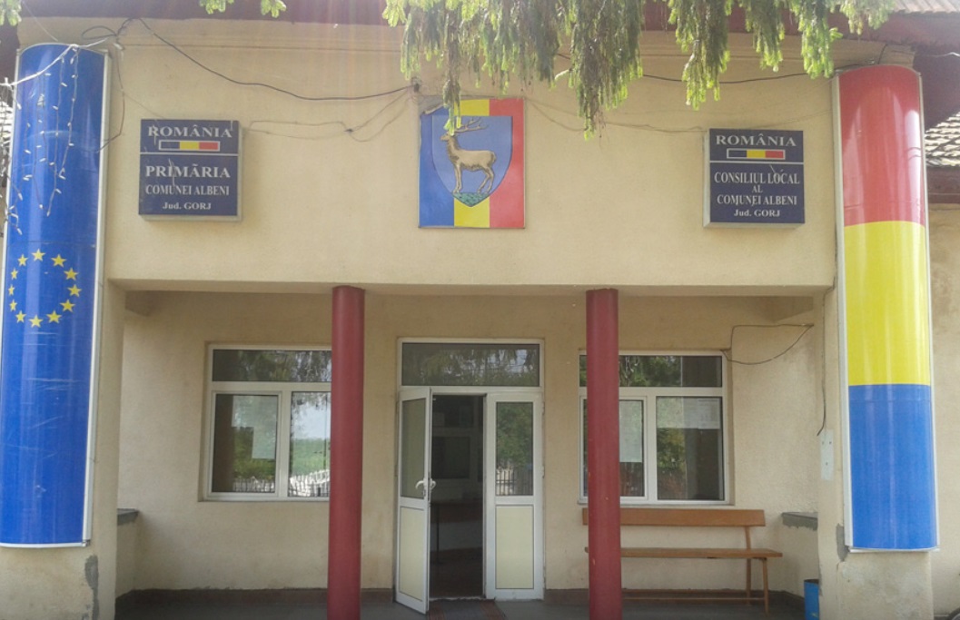 Un bărbat din Gorj îi cere înapoi primarului șpaga oferită pentru obținerea unui post. Ce sume îi datorează edilul