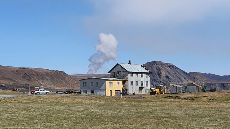 O proprietate imobiliară de pe piața mondială se vinde cu un vulcan activ