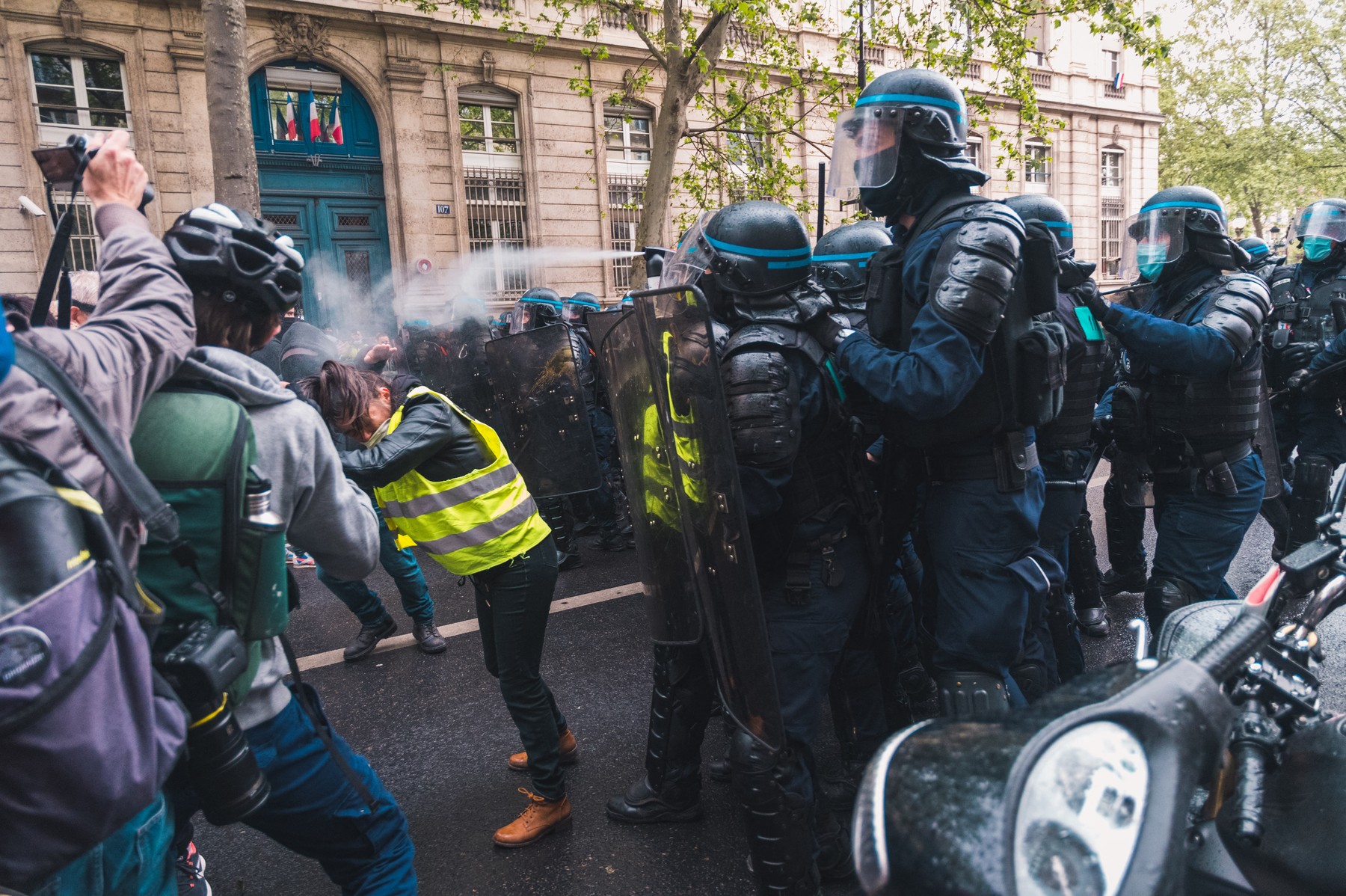 Proteste masive în marile orașe europene de Ziua Muncii. 34 de persoane au fost arestate la Paris