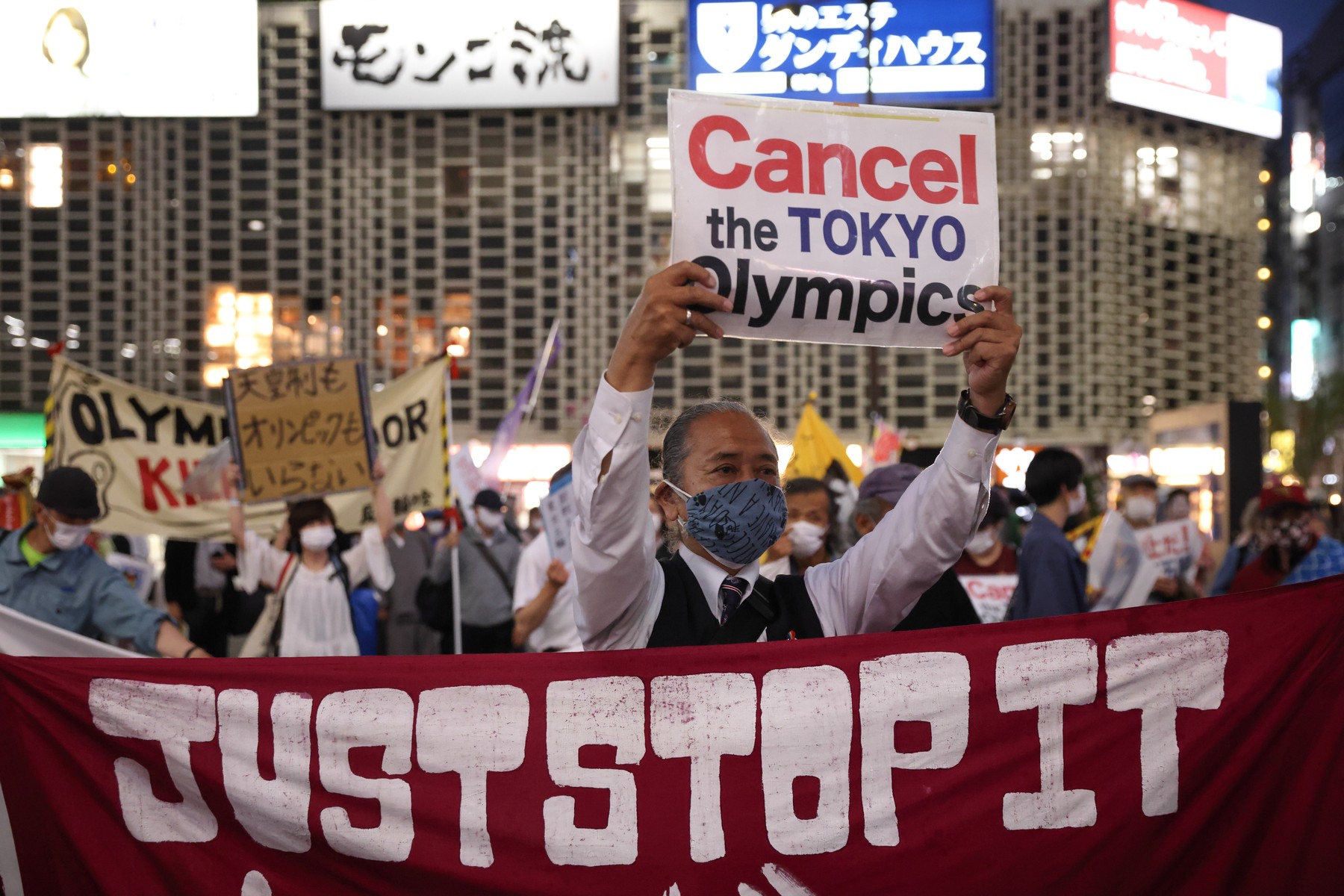 Proteste pe străzile din Tokyo. Oamenii cer anularea Jocurilor Olimpice