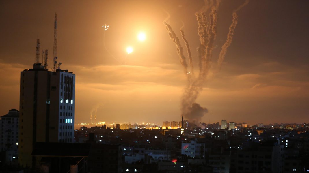 Rachete pe cer și explozii în conflictul dintre Israel și Fâșia Gaza.
