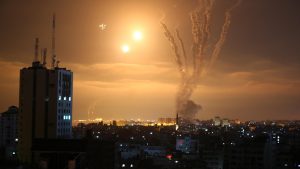 Rachete pe cer și explozii în conflictul dintre Israel și Fâșia Gaza.