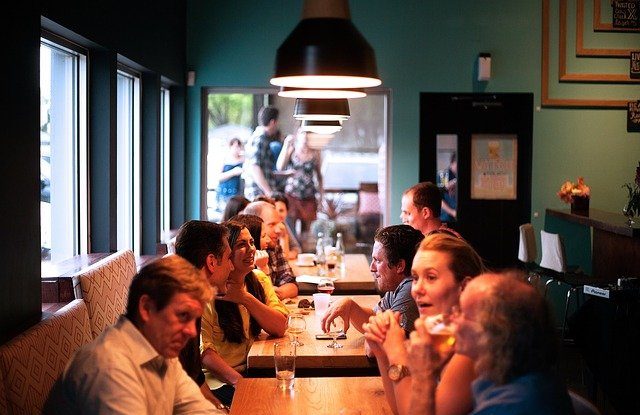 SONDAJ. 80% dintre epidemiologi spun că purtarea măștii de protecție ar trebui să continue cel puțin un an