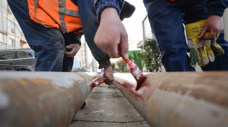 Sistemul de termoficare din București în timp ce este reparat.