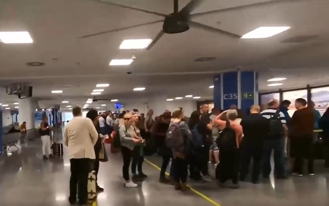 Ce s-a întâmplat cu românii din Spania blocați pe aeroport pentru că nu aveau test PCR