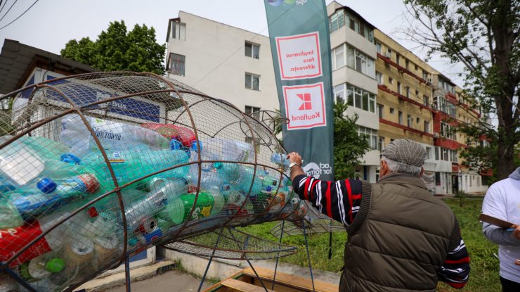 schimbă petul cu biletul
