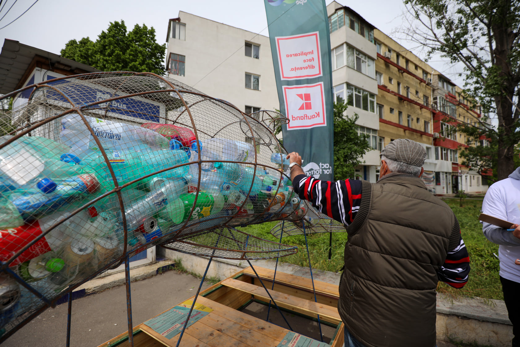 Primul oraș din România în care primești un bilet de autobuz dacă reciclezi