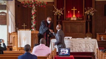 Biserica a ajuns în online. Ce soluții au găsit pastorii americani în pandemie